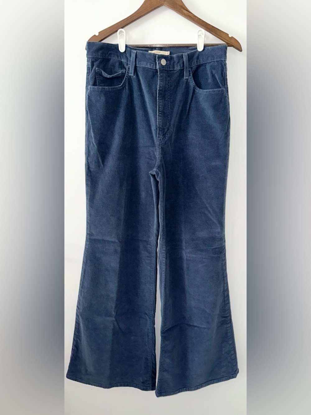 VINTAGE VIBES, MODERN FIT Levi’s Premium Ribcage Bell Corduroy Pants-Size 32